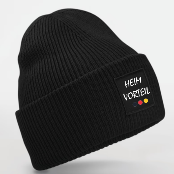Schwarze Strickmütze mit Patch „Heimvorteil"